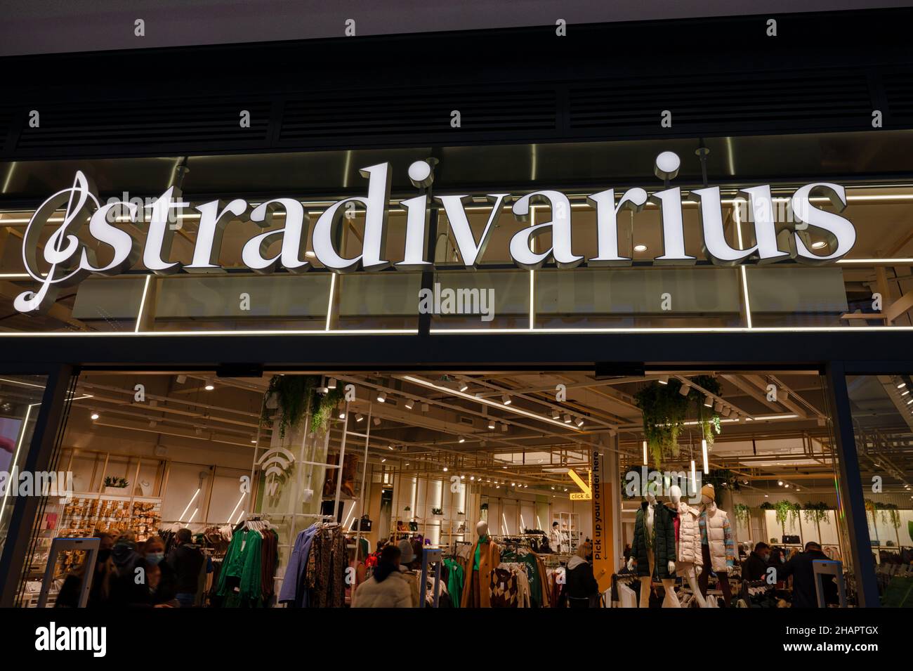 Stradivarius store hi-res stock photography and images - Alamy