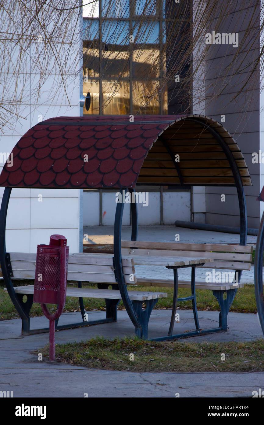 Empty park benches in the rain hi-res stock photography and images - Alamy