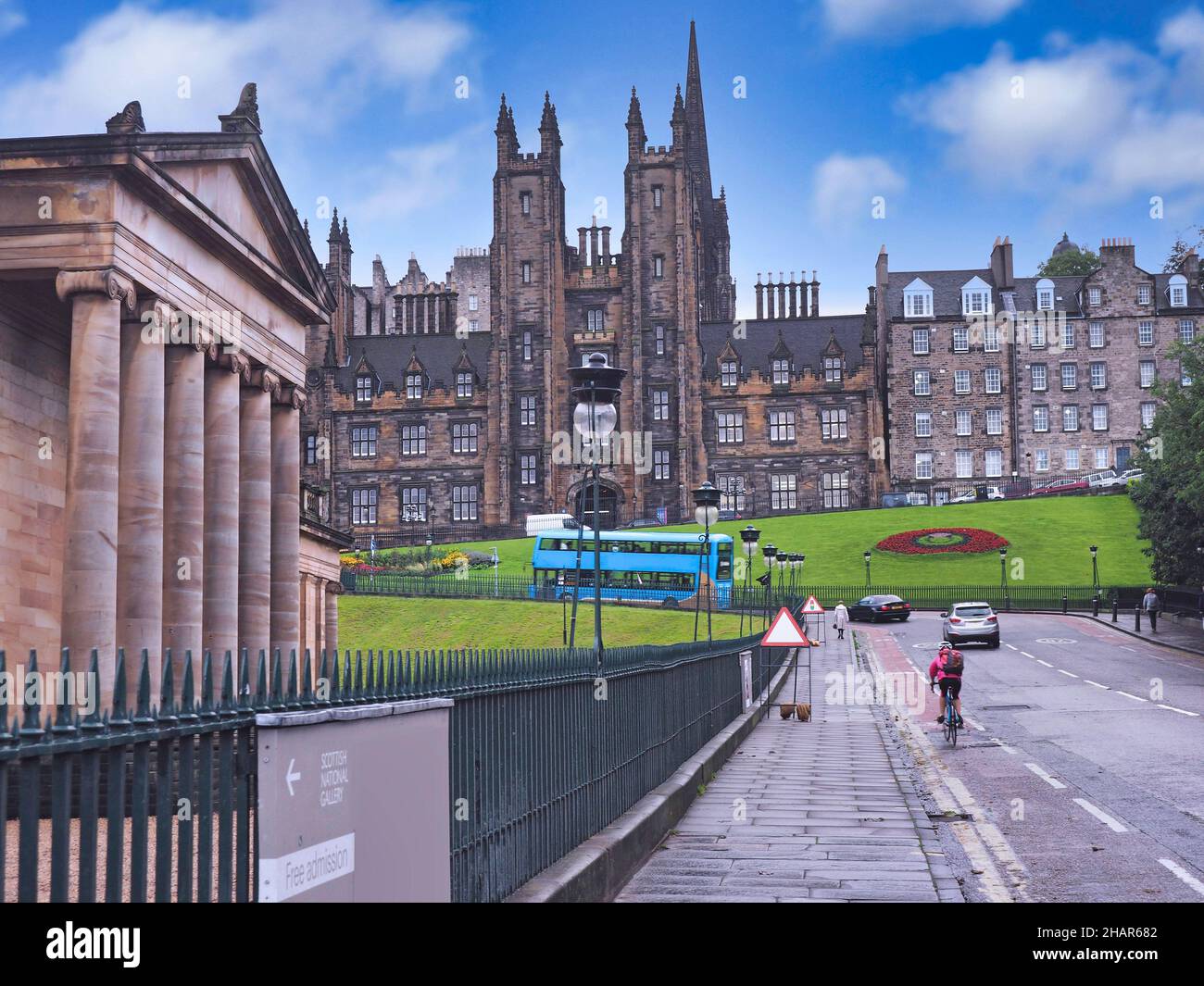 Scottish National Gallery building on the road leading up to Castle Hill and the Old Town in Edinburgh Stock Photo