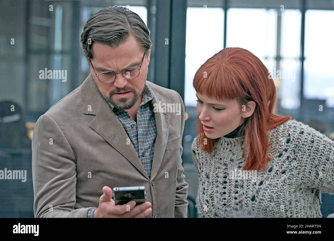 DON'T LOOK UP 2021 Netflix film with Jennifer Lawrence and Leonardo