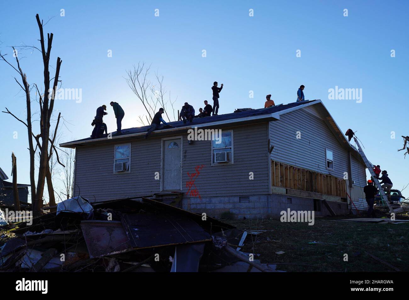 Mayfield, United States Of America. 13th Dec, 2021. Mayfield, United States of America. 13 December, 2021. FEMA Disaster Survivors Assistance teams document the damage to a home in the aftermath of devastating tornadoes that swept across four states destroying buildings and killing dozens December 13, 2021 in Mayfield, Kentucky. Credit: Alexis Hall/FEMA/Alamy Live News Stock Photo