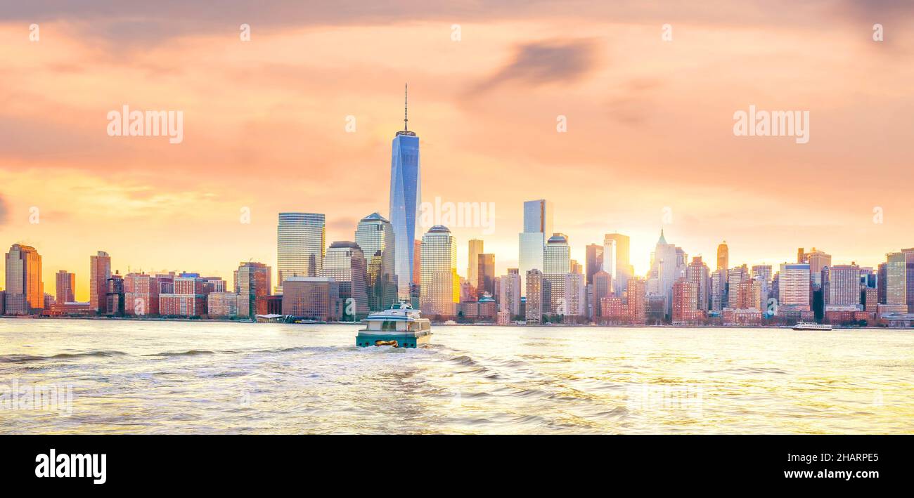 Lower manhattan skyline night hi-res stock photography and images - Alamy