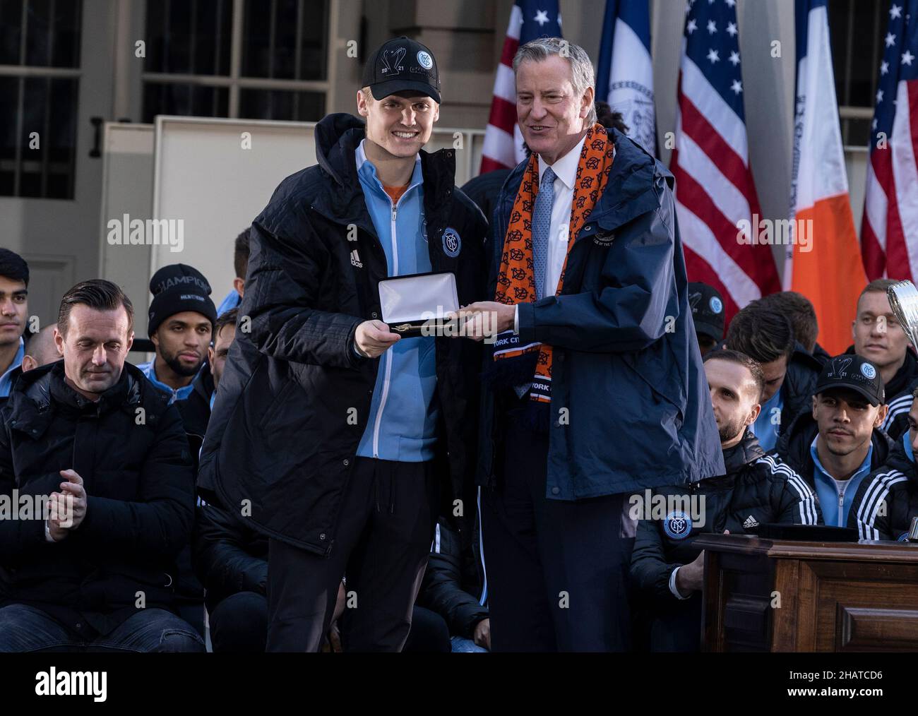 New York, USA. 14th Dec, 2021. Midfielder Keaton Parks received Keys to the City from mayor Bill de Blasio during celebration for NYCFC winning the 2021 MLS Cup on City Hall steps in New York on December 14, 2021. NYCFC finished the regular season in 4th place and played almost all playoff games away. Winning the MLS Cup is the first trophy won by the franchise since it was established 7 years ago. NYCFC is part of the City Football Group which owns football clubs around the world. (Photo by Lev Radin/Sipa USA) Credit: Sipa USA/Alamy Live News Stock Photo