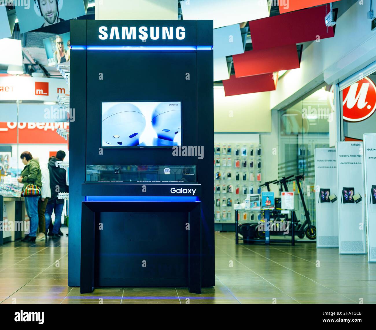 Samsung advertising digital panel shows own ad in the russian chain