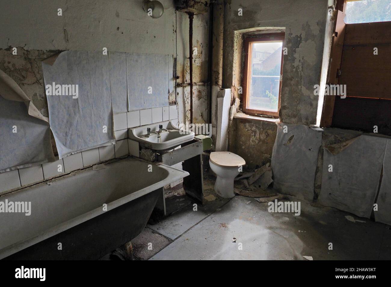 Rotten bathroom with tub, sink and toilet from the 60s, Dessau, Germany Stock Photo