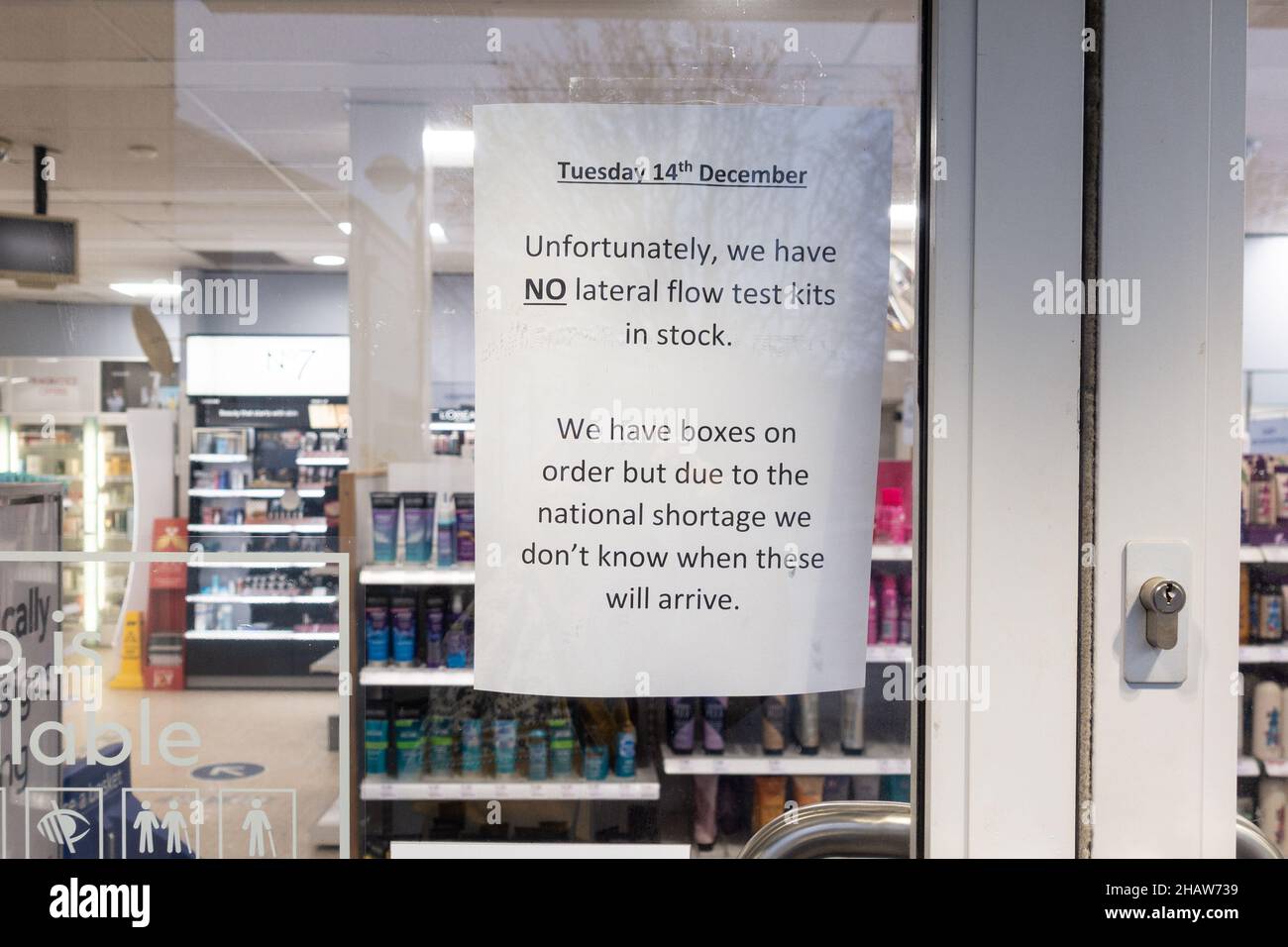 Chemist lateral flow tests hires stock photography and images Alamy