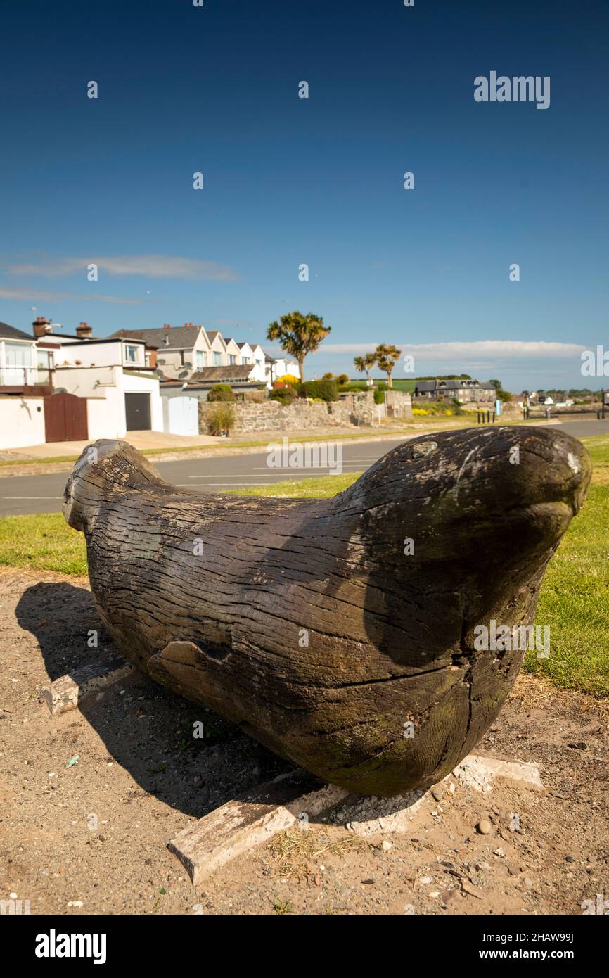 UK Northern Ireland, Co Down, Millisle, Army Seal wooden sculpture by Owen Crawford Stock Photo