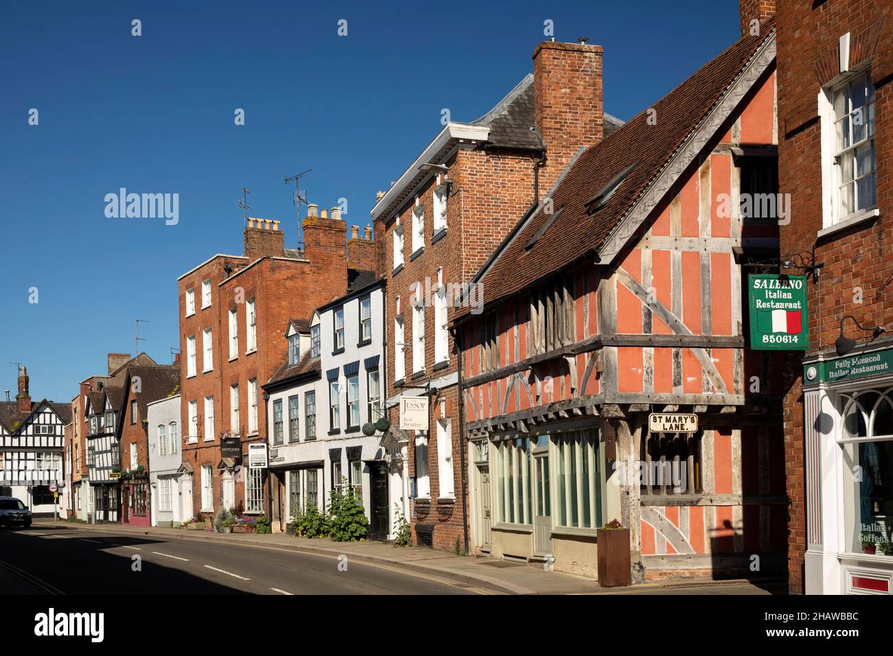 UK, England, Gloucestershire, Tewkesbury, Church Street, historic jettied timber framed house at corner of St Mary’s Lane Stock Photo