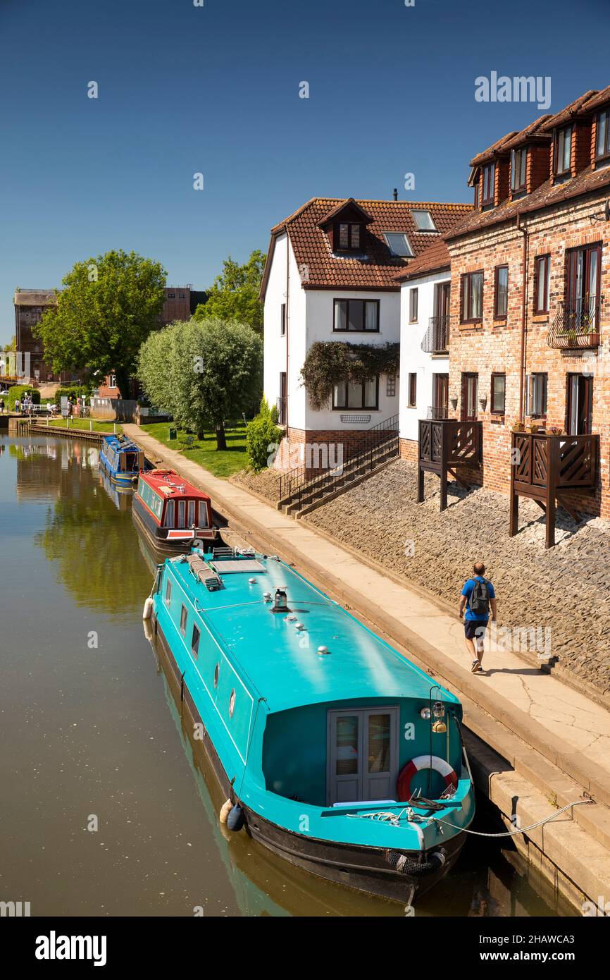 UK, England, Gloucestershire, Tewkesbury, narrowboats moored on River Avon, at King John’s Court houses Stock Photo