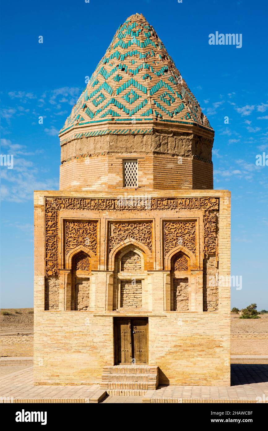 Hojatxonada eshaklarni yalab gay porno tomosha qiling