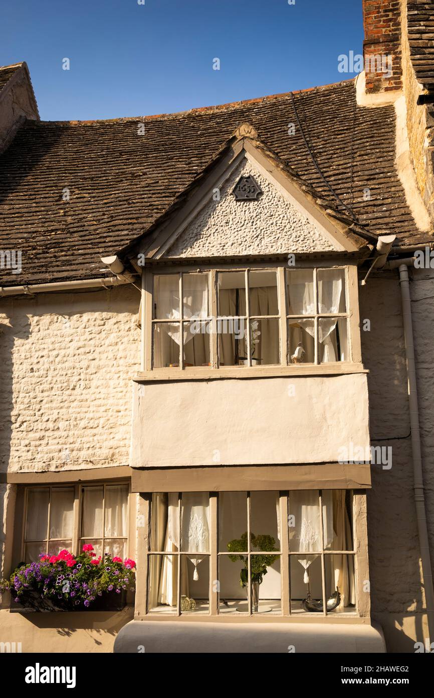 UK, England, Lincolnshire Stamford, St George’s Street, bay windows of old town centre cottage Stock Photo
