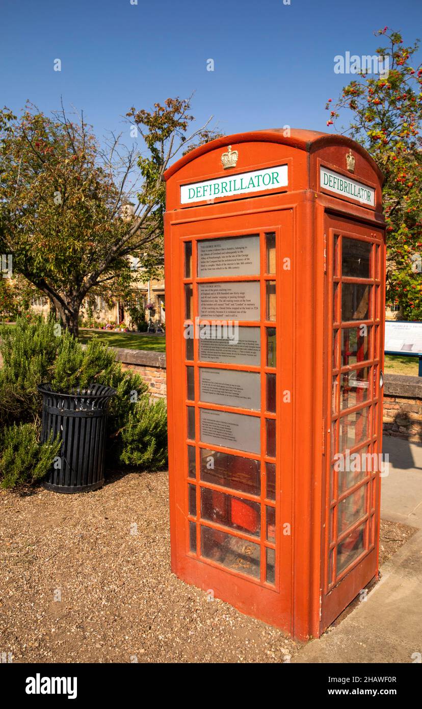 UK, England, Lincolnshire Stamford, Station Road, K6 phone box converted to defibrillator Stock Photo