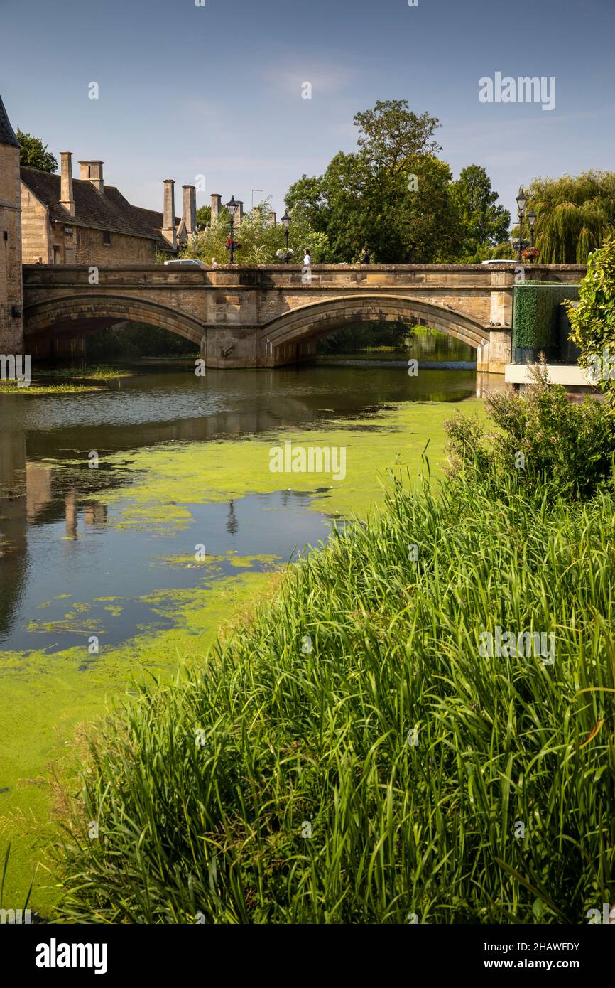 UK, England, Lincolnshire Stamford, bridge over River Welland Stock Photo