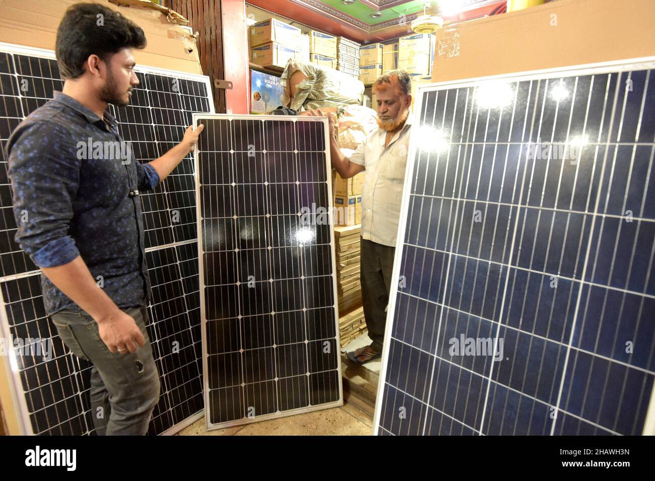 Dhaka. 15th Dec, 2021. A customer looks at energy efficient solar