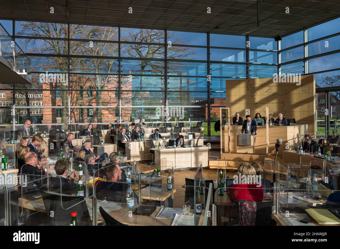 Sitzung des Schleswig-Holsteinischen Parlamentes im Landeshaus in Kiel im gläsernen Sitzungssaal Stock Photo