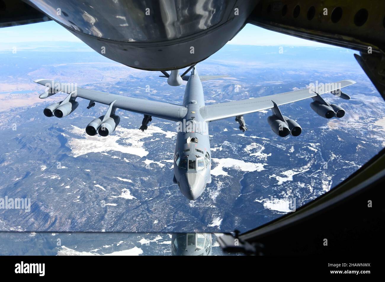 Rocky Mountains, United States. 13 December, 2021. A U.S. Air Force B-52 Stratofortress strategic bomber assigned to the 96th Bomb Squadron prepares to refuel from a KC-135 Stratotanker over the Rocky Mountains December 13, 2021 Colorado, USA.  Credit: 2Lt. Mary Begy/US Air Force/Alamy Live News Stock Photo