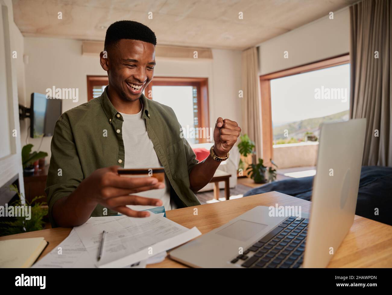 Black Person Shopping Online Hi res Stock Photography And Images Alamy