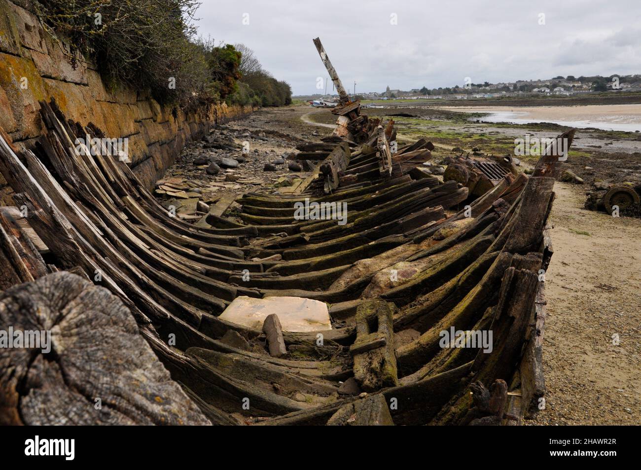 Remains of the hull of a wrecked wooden boat on the foreshore in the tidal estuary of the river Hayle nr St.Ives in Cornwall, UK Stock Photo