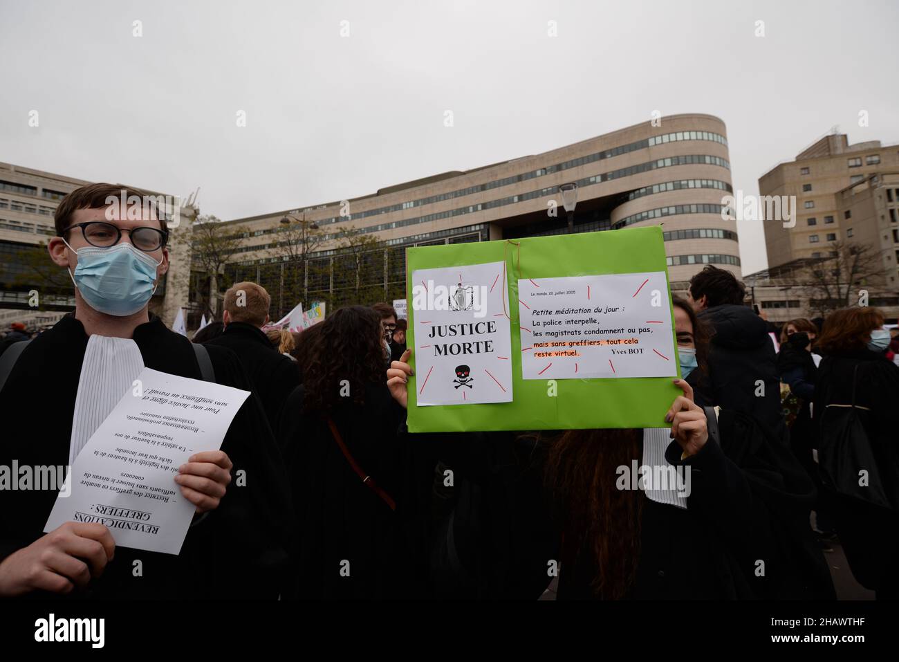 Gathering of judges, lawyers and clerks in front of the ministry of Bercy in Paris. justice workers demanded more financial and human resources Stock Photo