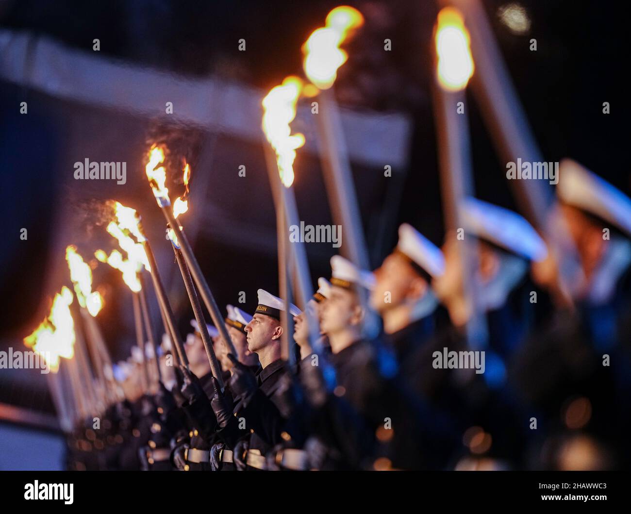 Berlin, Germany. 15th Dec, 2021. Torchbearers from the German Armed Forces Guard Battalion take their positions for the grand taps for the former defense minister. Credit: Kay Nietfeld/dpa/Alamy Live News Stock Photo