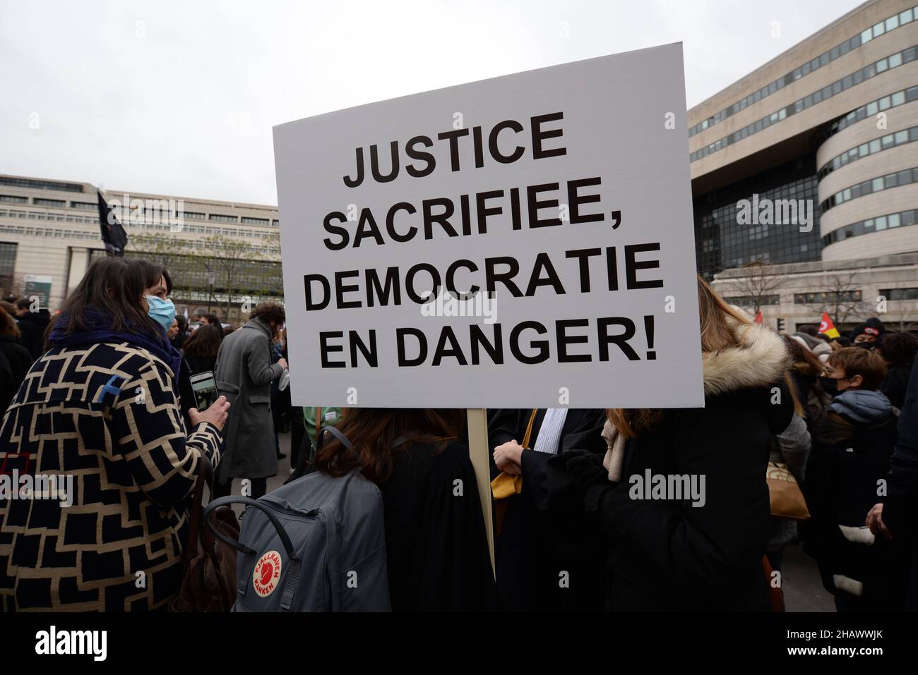 Gathering of judges, lawyers and clerks in front of the ministry of Bercy in Paris. justice workers demanded more financial and human resources Stock Photo