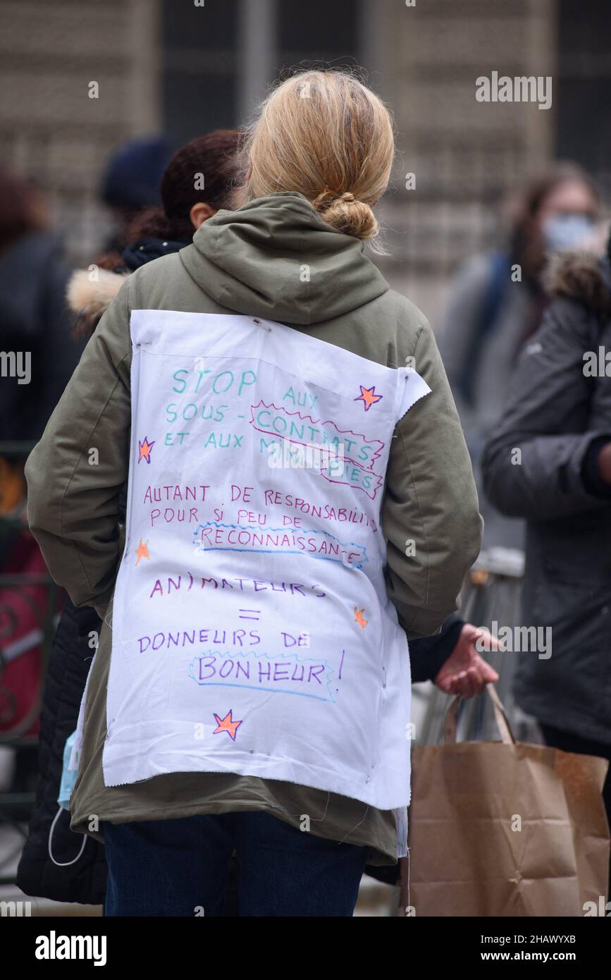School animators demonstrate to protest against better working ...