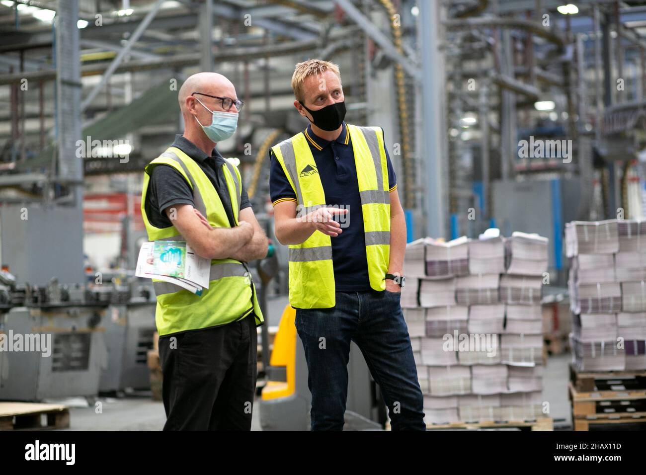 Roger Clapham ,right, (Head of supply chain) oversees with Matt Stretton ( Guardian Account manager at YM Chantry) the binding process of new Guardian Stock Photo