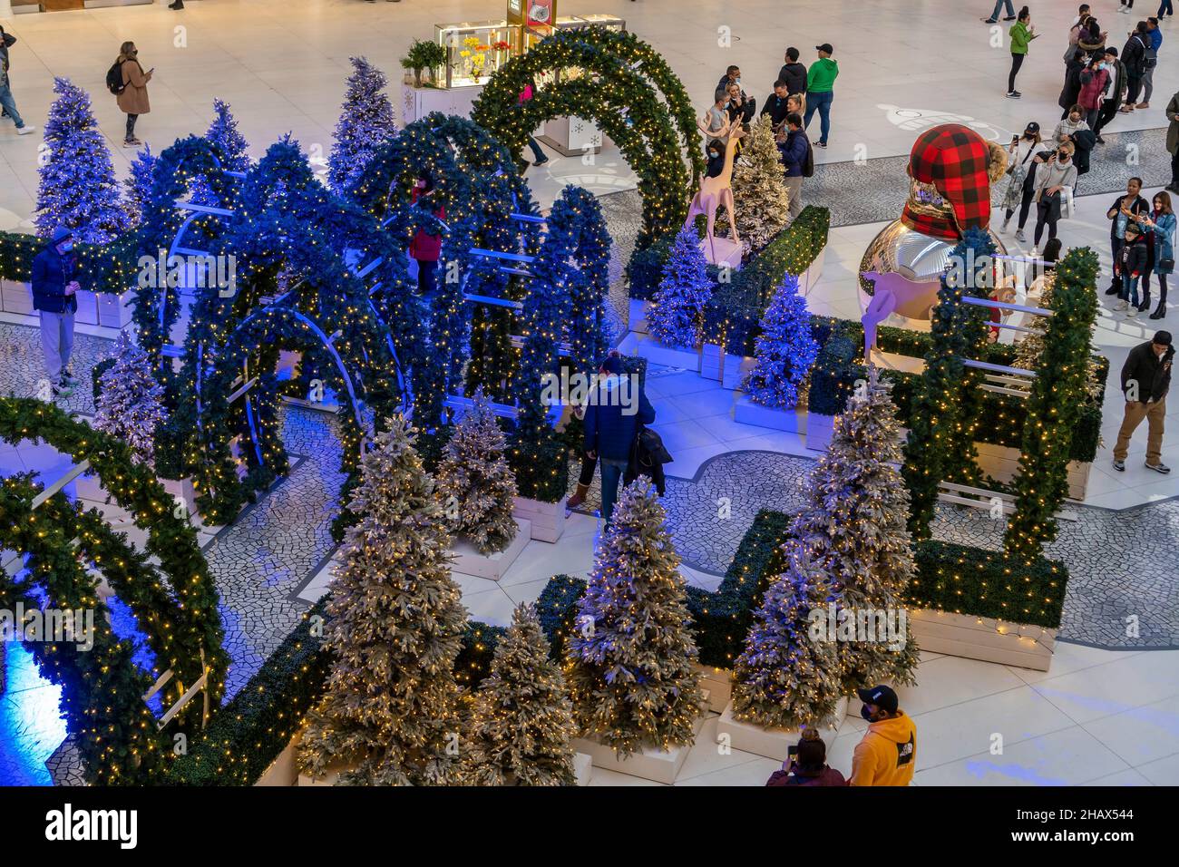 Shoppers and tourists enjoy the Christmas activation in the Holiday Market in the Westfield Mall in the Oculus in the World Trade Center Transportation Hub in Lower Manhattan in New York on Sunday, December 5, 2021.  (© Richard B. Levine) Stock Photo