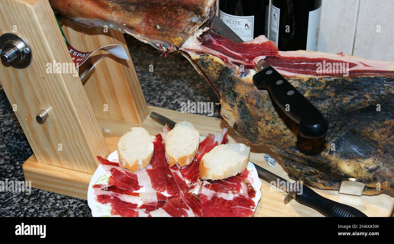 Ham cutting detail with ham knife Stock Photo Alamy