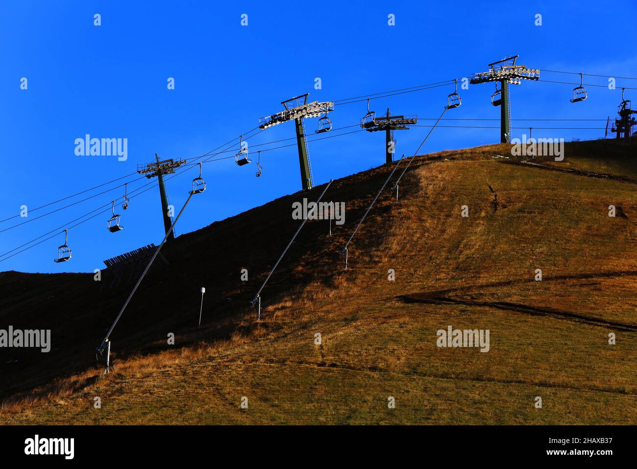 Dolomiten, Dolomiti, Südtirol, Italien, Technik, Grödnerjoch mit Seilbahnstation und Rollen Stock Photo