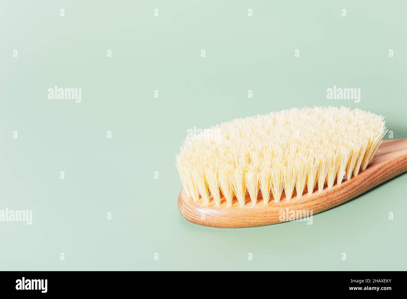 Wooden body brush with natural bristles for dry brushing, lymphatic drainage or anticellulite
