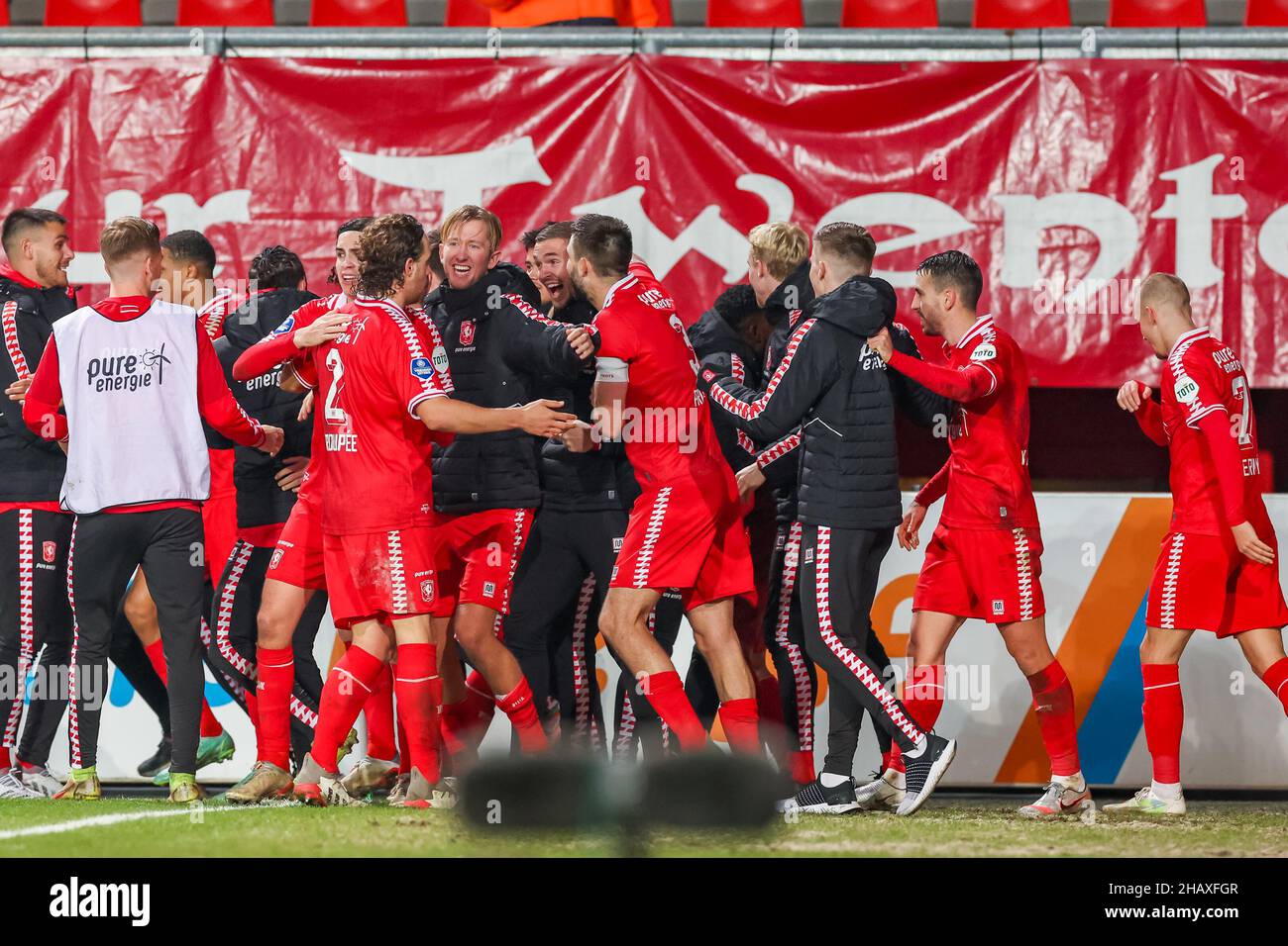 ENSCHEDE, NETHERLANDS - DECEMBER 15: Manfred Ugalde of FC Twente is  celebrating his goal with his teammeates during the Dutch Cup KNVB Beker  2021/2022 match between FC Twente and Feyenoord Rotterdam at