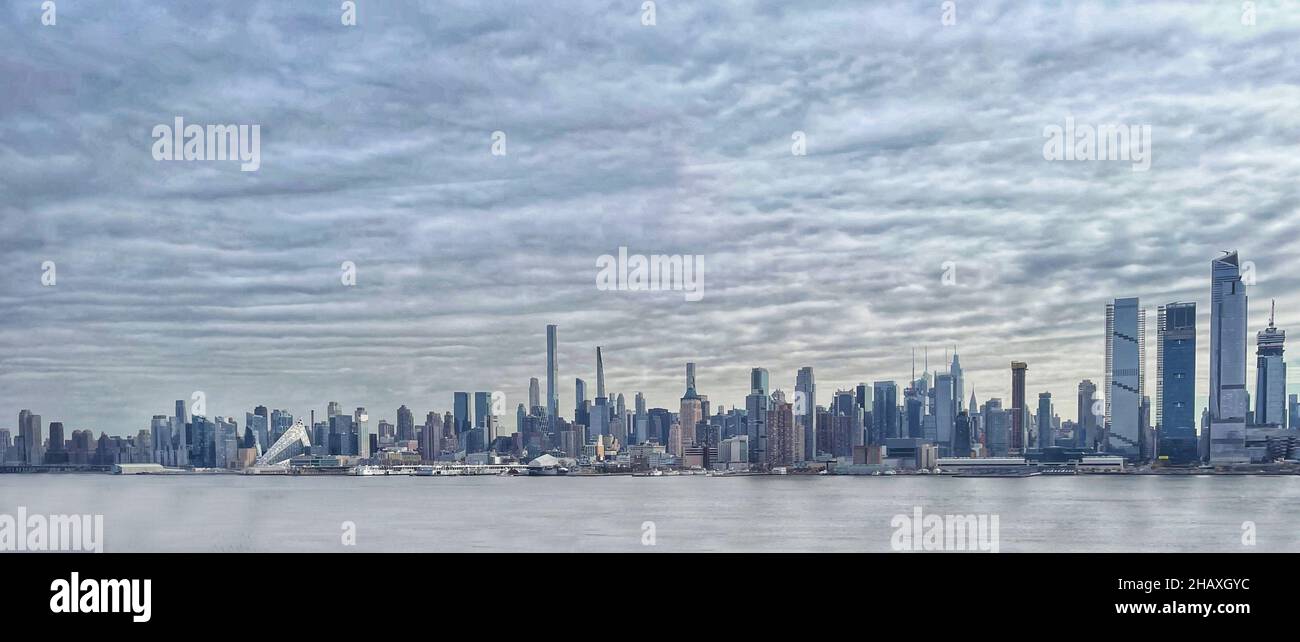 Midtown Manhattan city skyline and Hudson river view from New Jersey, New York, USA Stock Photo