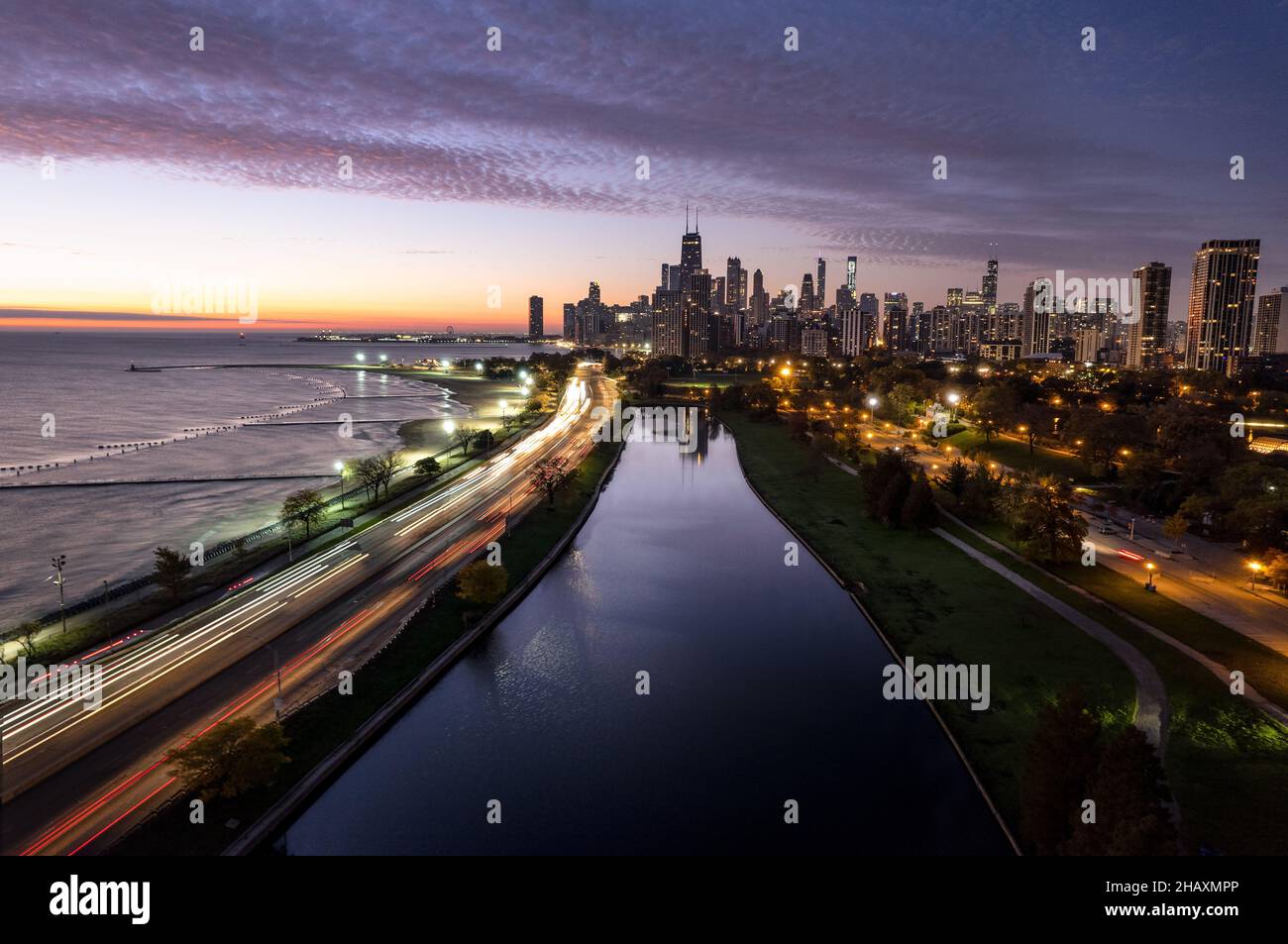 Aerial view of cityscape and Lake Michigan at sunrise, Chicago, Illinois, USA Stock Photo