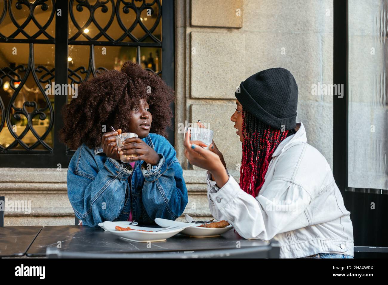 Black women in cafe having coffee hi-res stock photography and images ...