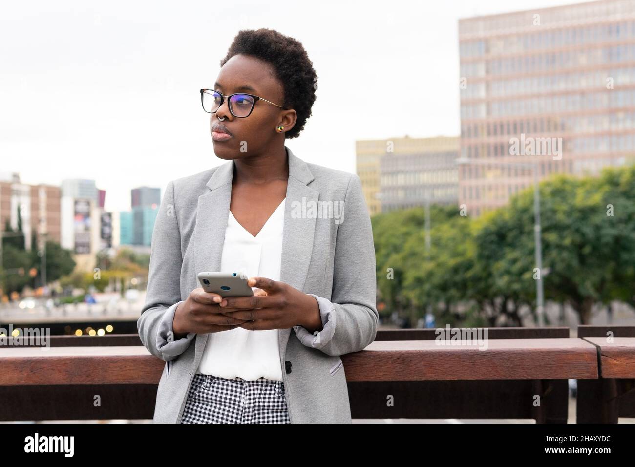 Black female employee hi-res stock photography and images - Alamy