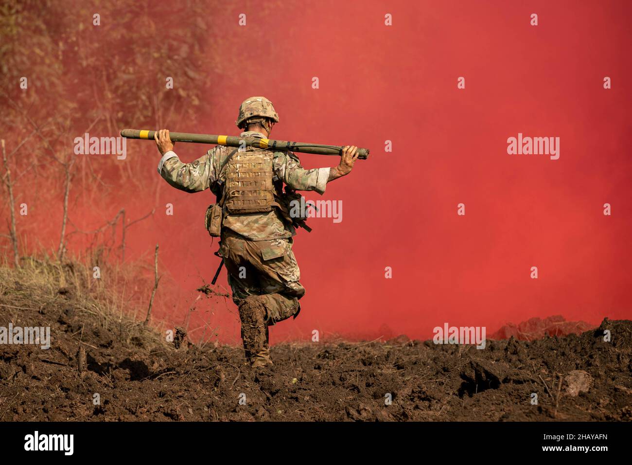 Baturaja, Indonesia. 12th Aug, 2021. A U.S. Army Soldier with Task Force Warrior runs through red smoke with a Bangalore torpedo during a live fire range at Baturaja Training Area, Indonesia, on August 12, 2021. Garuda Shield 21 is a two-week joint-exercise between the USA Army and Tentara Nasional Indonesia (TNI-AD Indonesia Armed Forces). The purpose of this joint-exercise is to enhance and enrich the jungle warfare ability of both the U.S. Army and Indonesian Army. Credit: Rachel Christensen/U.S. Army/ZUMA Press Wire Service/ZUMAPRESS.com/Alamy Live News Stock Photo