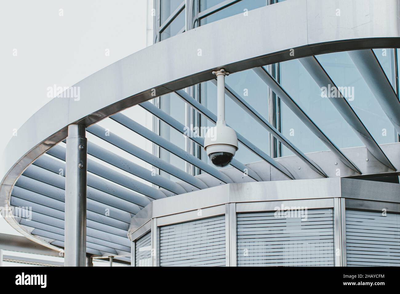 Security camera on top building hi-res stock photography and images - Alamy