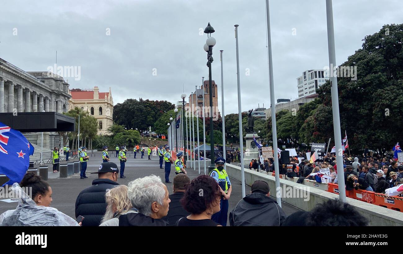 Anti-vaccine mandate protesters march through the city and gather in front of the parliament in Wellington, New Zealand, December 16, 2021. REUTERS/Praveen Menon Stock Photo