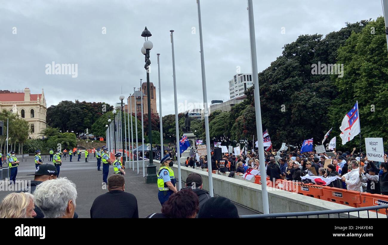 Anti-vaccine mandate protesters march through the city and gather in front of the parliament in Wellington, New Zealand, December 16, 2021. REUTERS/Praveen Menon Stock Photo