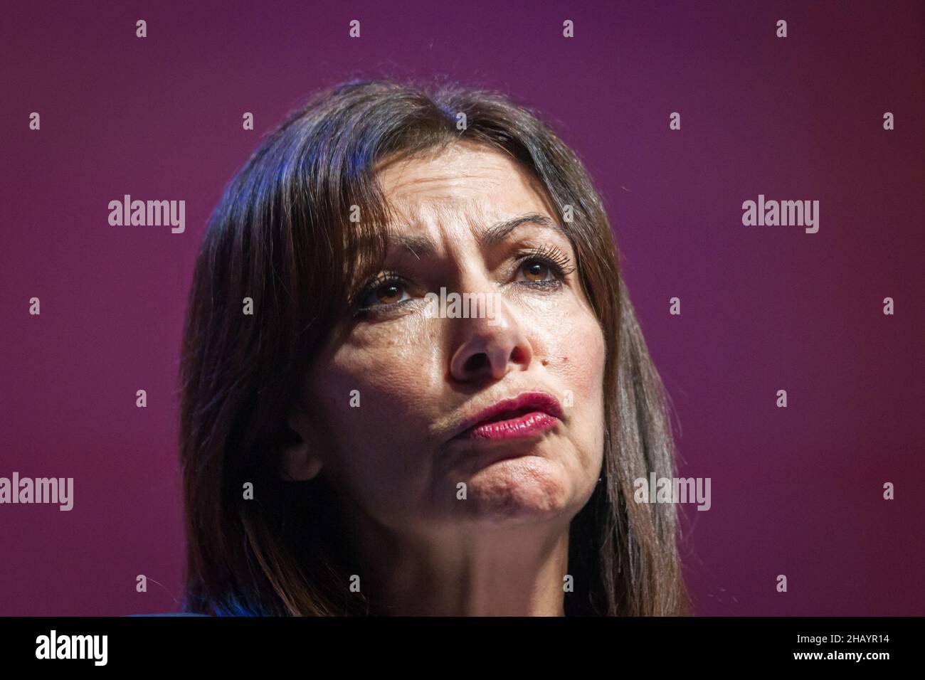 Anne Hidalgo delivers a speech during a meeting in Perpignan. The first meeting of Anne Hidalgo, representative of the socialist party to the French presidential election of 2022 has gathered barely more than 1000 people. Her score estimated at 3% by the last polls poses a problem of financing the electoral campaign. It will be necessary to reach at least a score of 5% in the first round to obtain a refunding of the expenses of campaign by the state. At the meeting in Perpignan, the militants only gave 580 Euros to the campaign financing account. (Photo by Laurent Coust/SOPA Images/Sipa USA) Stock Photo