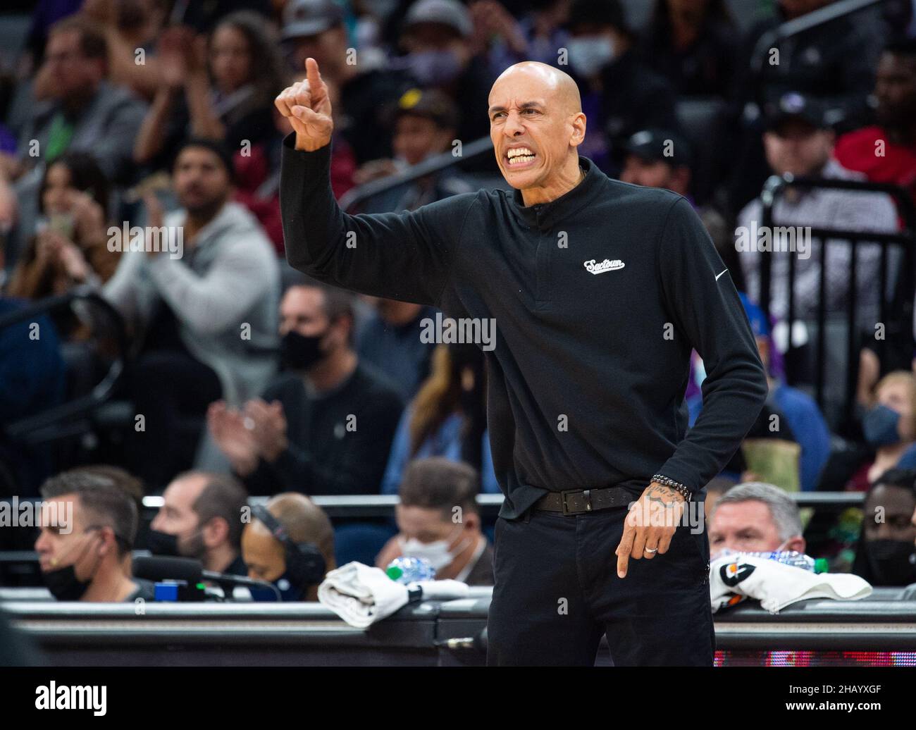 Doug Christie of the Sacramento Kings celebrates in Game three of the  News Photo - Getty Images