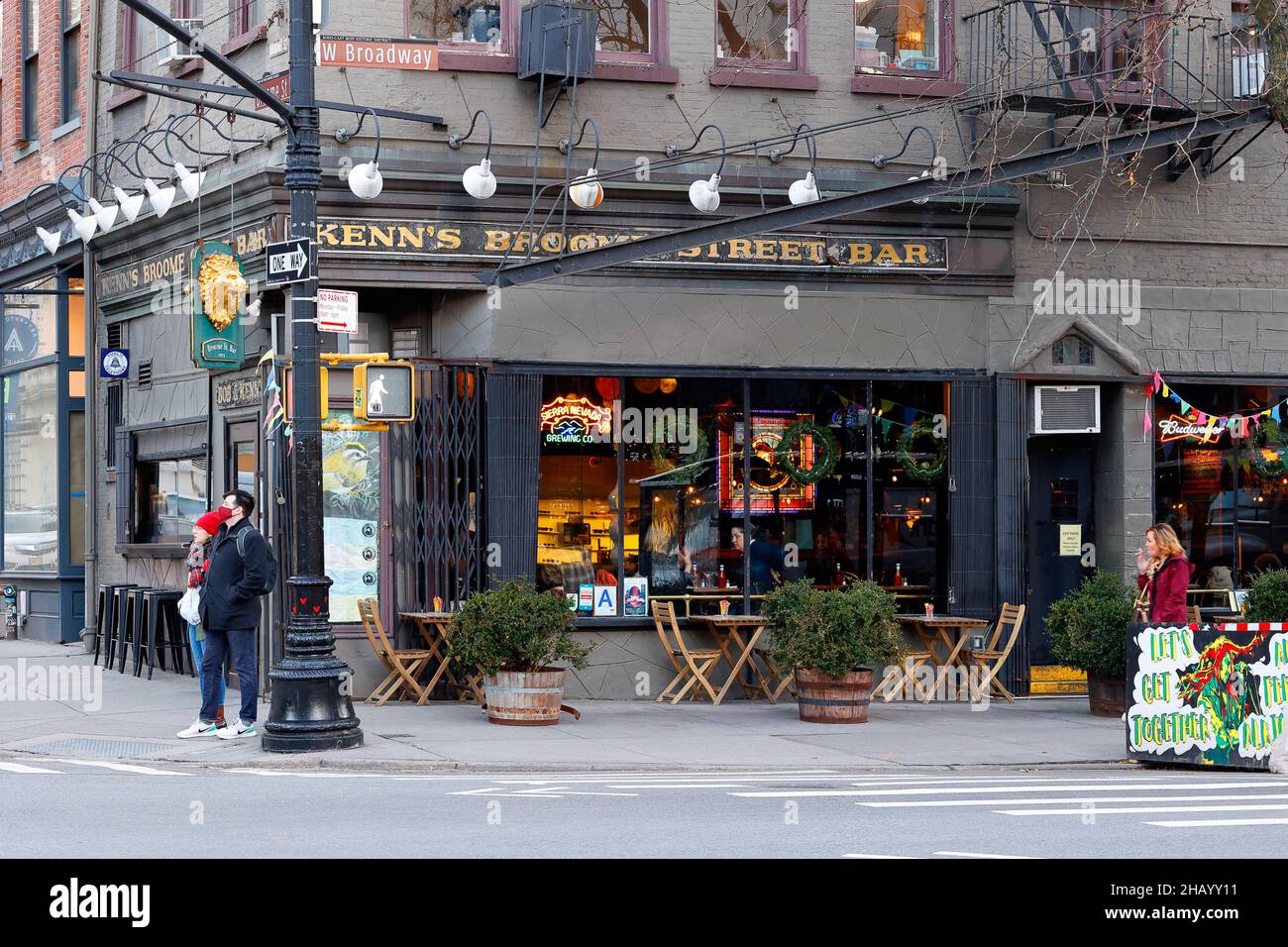 Kenn's Broome Street Bar, 363 W Broadway, New York, NYC storefront photo of a bar and restaurant in the SoHo neighborhood of Manhattan. Stock Photo