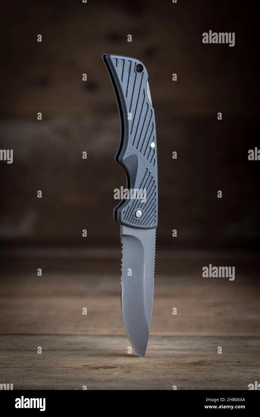 https://c8.alamy.com/comp/2HB06XA/a-folding-lockblade-pocket-knife-2HB06XA.jpg