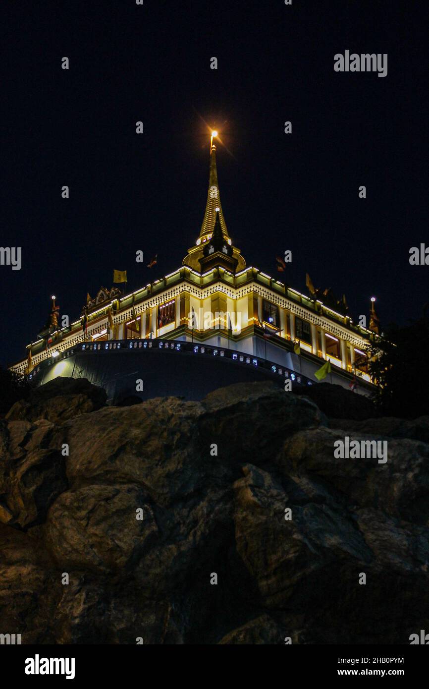 Golden Mountain Temple in Bangkok, Thailand at night Stock Photo - Alamy