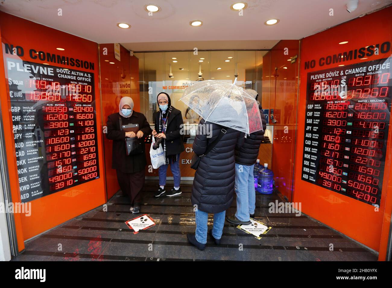 Page 28 - Foreign Exchange Service High Resolution Stock Photography and  Images - Alamy