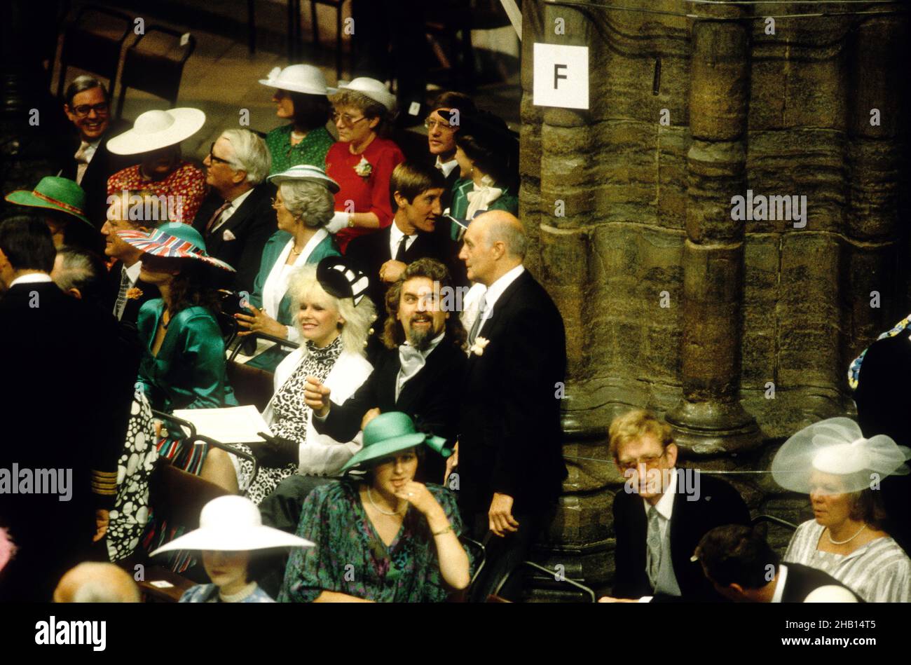 Royal Wedding of Prince Andrew and Sarah Ferguson 23 July 1986. Comedian and actor Billy Connolly and Pamela Stephenson in Westminster Abbey Stock Photo