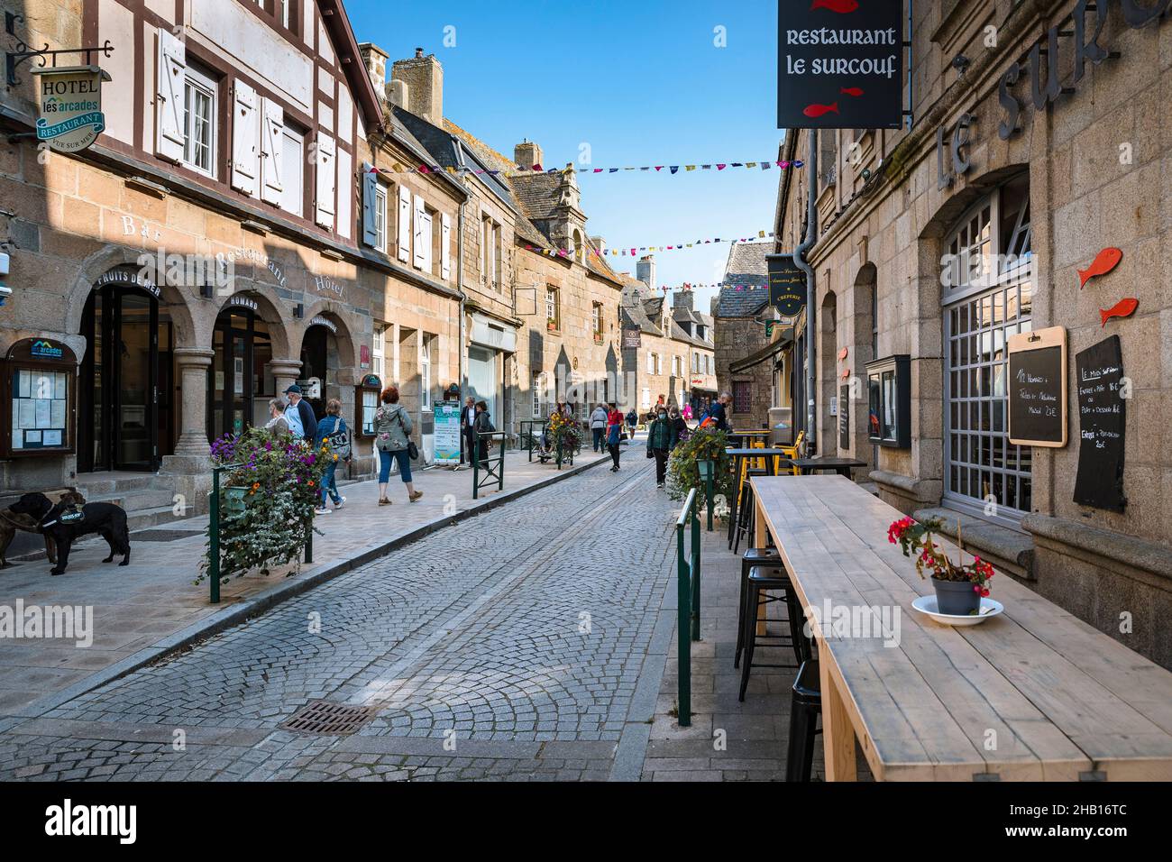 Roscoff (Brittany, north-western France): “rue Amiral Reveillere” street in the town centre Stock Photo
