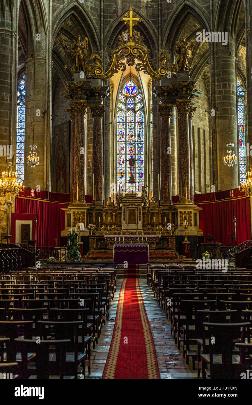 Gothic architecture ceiling dark hi-res stock photography and images ...