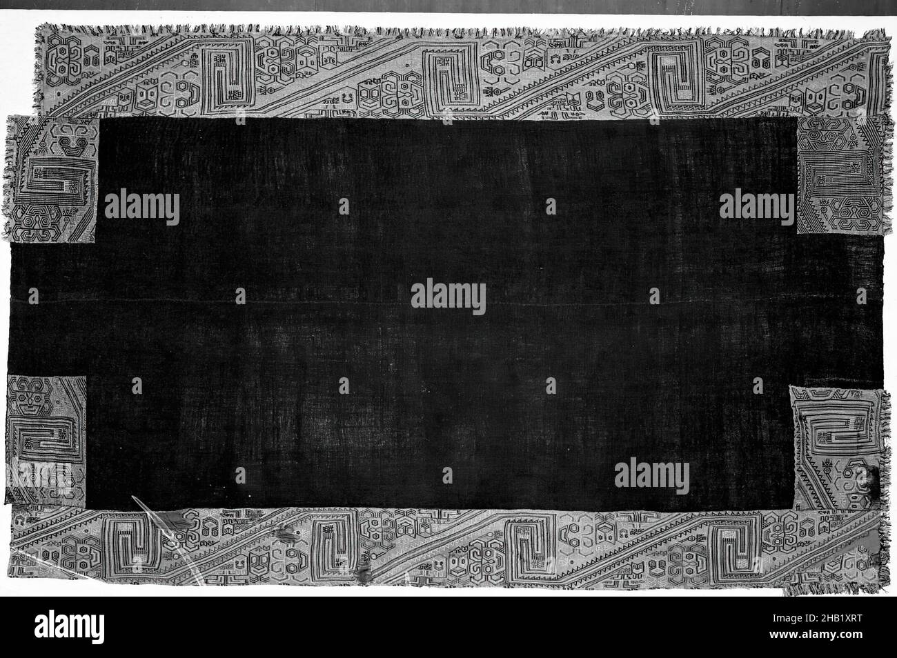 Mantle, Paracas Necropolis 'linear', Cotton, camelid fiber, 100 B.C.E.-100 C.E., Early Horizon Period 10 - Early Intermediate Period 1, 90 3/16 x 57 7/8 in., 229.0 x 147.0 cm Stock Photo
